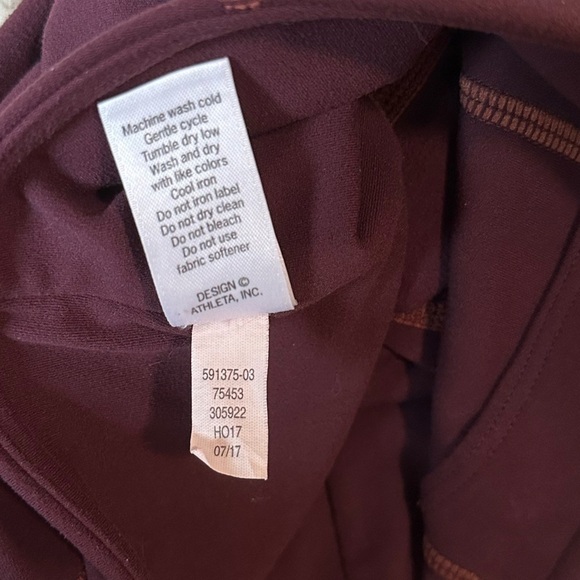 Athleta Salutation High Rise Buttery Soft Capri Cropped Leggings 20” Burgundy XS - Picture 9 of 9